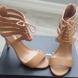 Report signature sandals